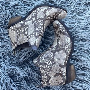Vince Camuto Leather Western Ankle Boots Booties SnakeSkin Shoes Sz 6 Corral.